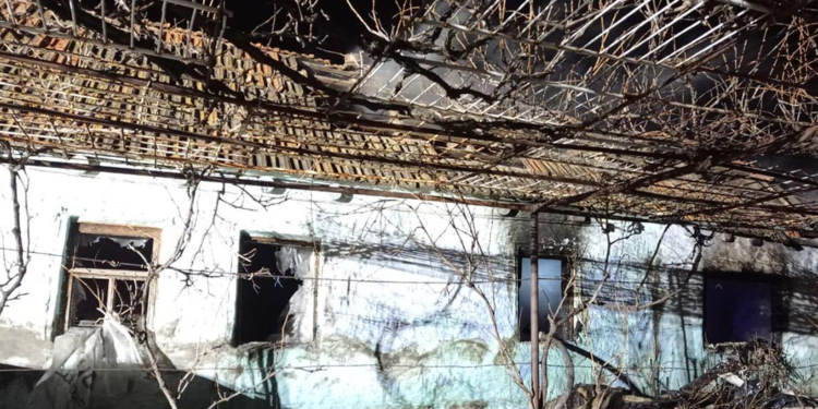 В Вознесенске пожарные тушили жилой дом (ФОТО)