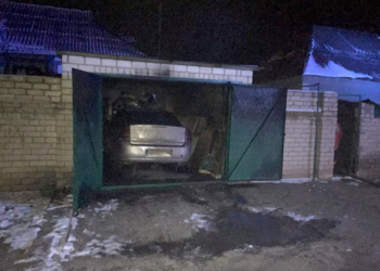 В Николаеве ночью прямо в гараже горел «Опель» (ФОТО)