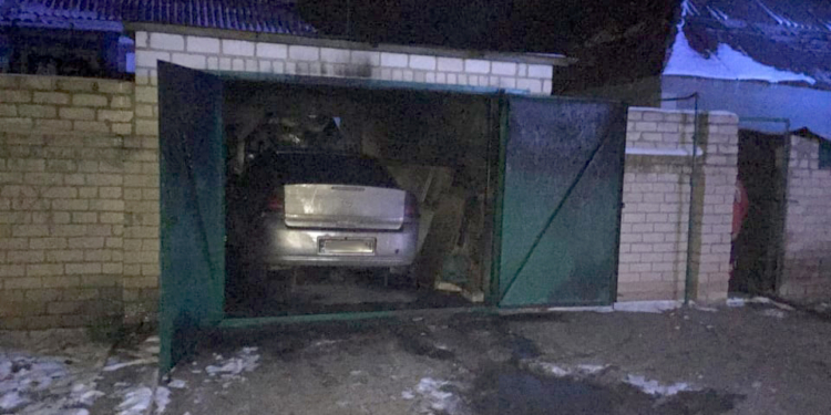 В Николаеве ночью прямо в гараже горел «Опель» (ФОТО)