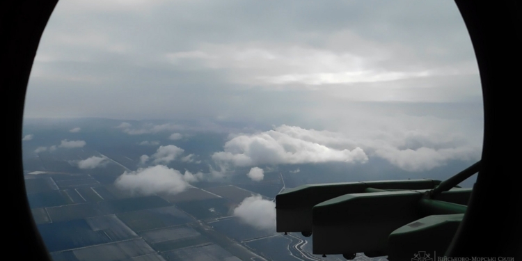 В Николаеве в морской авиационной бригаде ВМС ВС Украины продолжается подготовка летного состава (ФОТО)