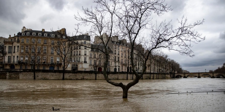 В Париже наводнение – Сена вышла из берегов (ФОТО, ВИДЕО)