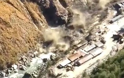 В Индии сошел ледник: разрушена плотина, пропало 150 человек (ВИДЕО)