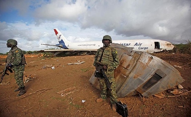 В Сомали упал военный транспортник (ФОТО)