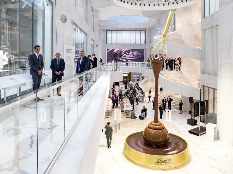 В Швейцарии Музей шоколада с 9-метровым шоколадным фонтаном через полгода после открытия впервые примет посетителей (ФОТО, ВИДЕО)