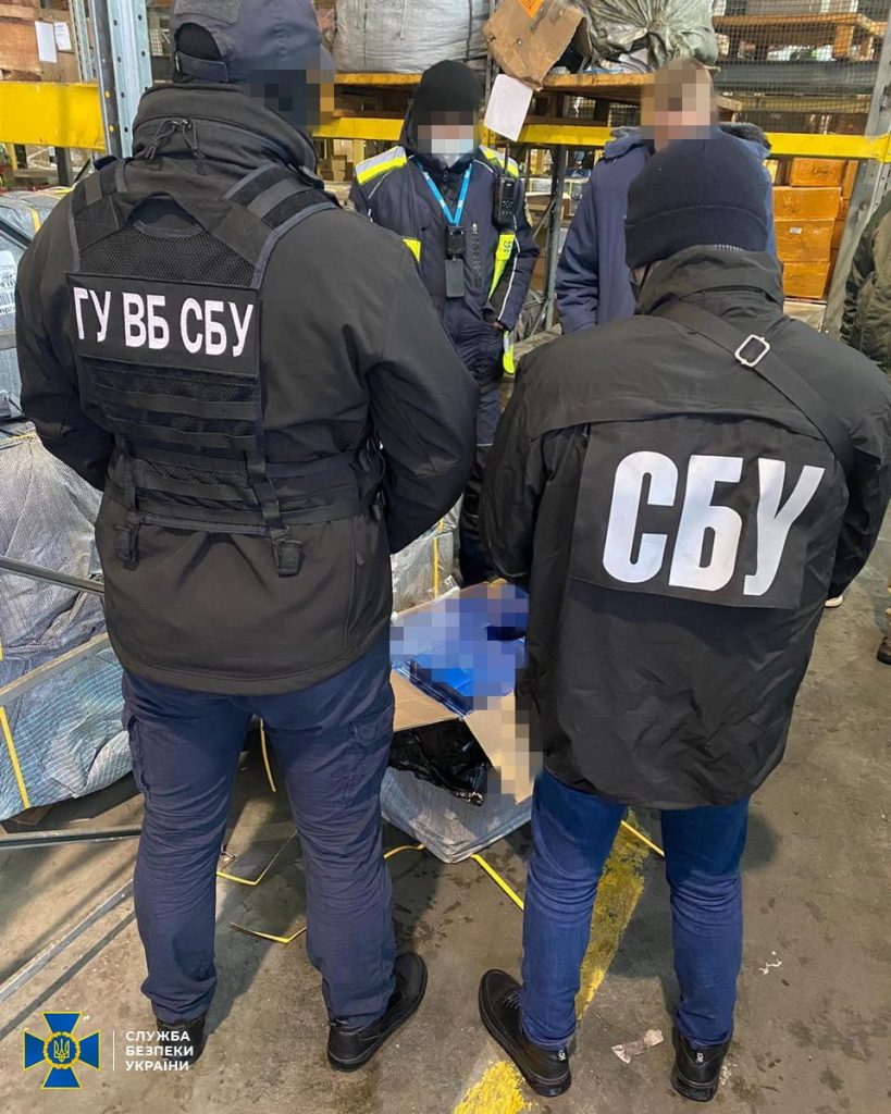 В Борисполе задержали 10 тонн контрабандных сигарет, канал работает давно (ФОТО, ВИДЕО) 3