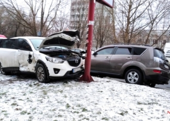 В Николаеве Mitsubishi врезалась в Mazda, четыре человека пострадали