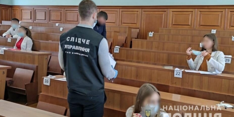 Сначала их так учат, потом они так лечат. В Украине разоблачили схему сдачи экзаменов в медвузах за $3 тыс. (ФОТО)