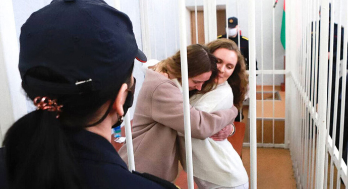 В Беларуси двум журналистками дали 2 года колонии за стрим разгона митинга