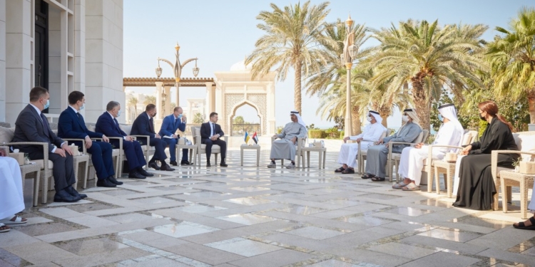 Зеленский обсудил с наследным принцем Абу-Даби увеличение товарооборота с ОАЭ и сотрудничество в сферах энергетики и инфраструктуры