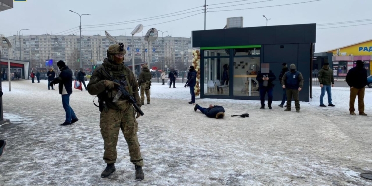 В Харькове СБУ задержала предателя – собирал для спецслужб РФ закрытую информацию о новой бронетехнике (ФОТО, ВИДЕО)