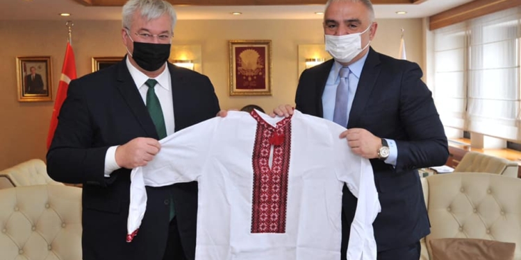 Турция начнет принимать туристов в апреле. И продолжит оздоравливать детей погибших украинских воинов (ФОТО)