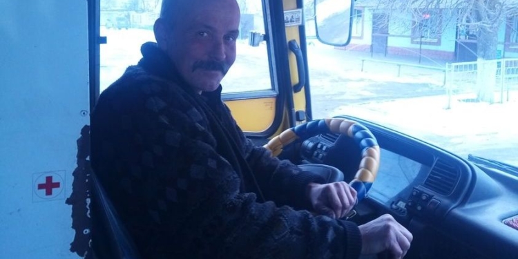 В Херсоне водитель маршрутки возит школьников не за деньги, а за хорошие оценки (ФОТО)