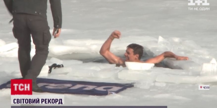 Рекорд. Чех проплыл подо льдом 80 метров (ВИДЕО)