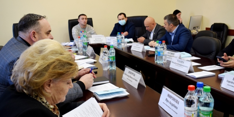 Депутаты Николаевского облсовета требуют разобраться с облавтодором и определиться с размещением ГВК (ФОТО)