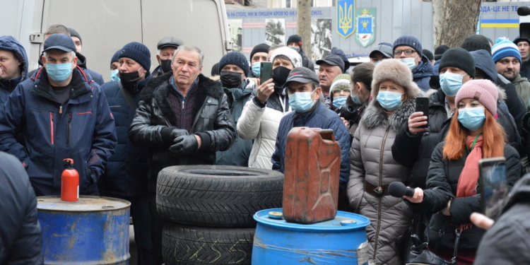«Платите и не гавкайте»: в Николаеве фермеры митинговали против штрафов в 500 тыс. за хранение топлива (ФОТО, ВИДЕО)