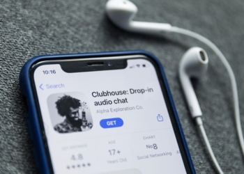 Миллионы пользователей стремятся попасть в Clubhouse, закрытую соцсеть только для голосового общения