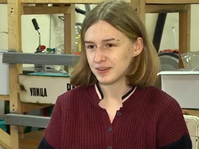 20-летняя студентка из Днепра сама изготовила вакцину от коронавируса и испытала ее на себе (ВИДЕО) 1
