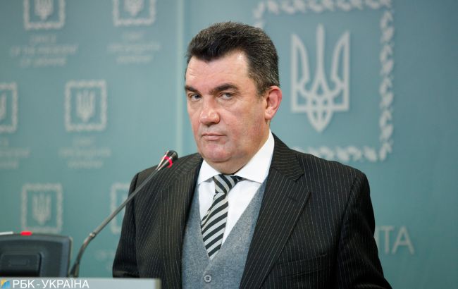 “Я напрягаюсь, когда слышу русский”, – сказал Данилов, когда у него спросили о 304 млн.грн. на содержание СНБО (ВИДЕО)