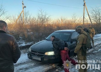 Полиция перекрыла канал доставки наркотиков, организованный “смотрящим” Вознесенской колонии (ВИДЕО)