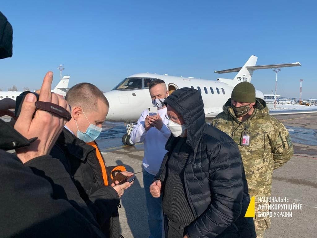 До Вены не долетел. НАБУ вернуло в Борисполь самолет бывшего первого замглавы ПриватБанка (ФОТО) 5
