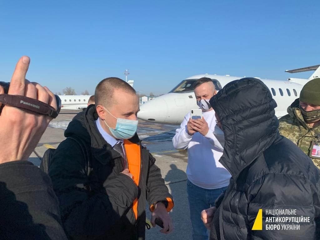 До Вены не долетел. НАБУ вернуло в Борисполь самолет бывшего первого замглавы ПриватБанка (ФОТО) 7