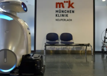 Робот-уборщик стал лучшим другом для больных в карантинном госпитале