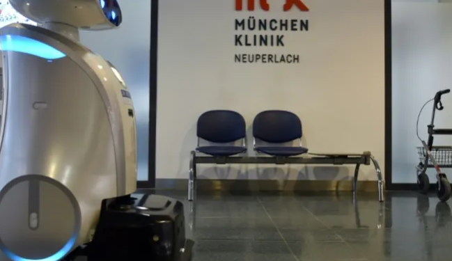 Робот-уборщик стал лучшим другом для больных в карантинном госпитале