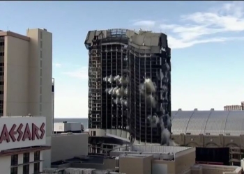 “Сокрушительный конец правления”, – в США взорвали здание Trump Plaza (ВИДЕО)