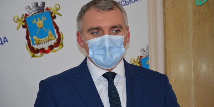 «Предупреждали же ж. Надо было обувь специальную обувать» – мэр Николаева прокомментировал вчерашний гололед и сотню из-за него пострадавших (ВИДЕО)