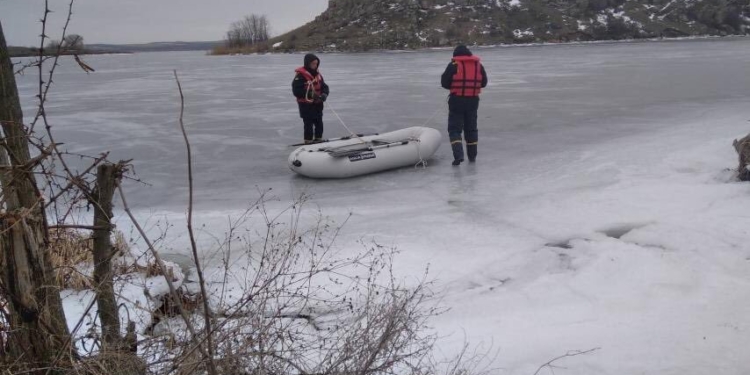 Николаевские спасатели ищут рыбаков, пропавших на Южном Буге (ФОТО)