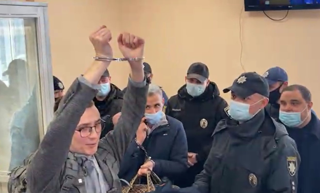 Осужденный Стерненко о своем приговоре: Это продиктовано Банковой. У Зеленского ответили