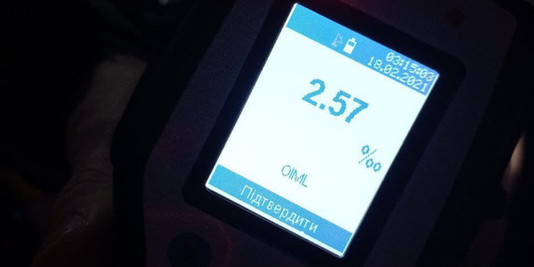 В Николаеве патрульные задержали водителя фуры, который управлял авто сильно пьяным (ФОТО)