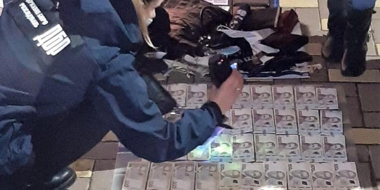 «Откаты» за премии – в Николаеве задержали главного бухгалтера и кассира Главного управления Нацполиции в области (ФОТО)