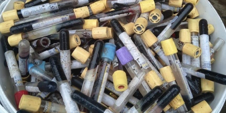 В Николаевской и Киевской областях обнаружены несанкционированные свалки эпидемически опасных медицинских отходов (ФОТО, ВИДЕО)