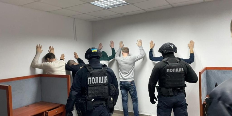 Полиция накрыла банду коллекторов – выбивали долги с помощью порно шантажа (ФОТО, ВИДЕО)