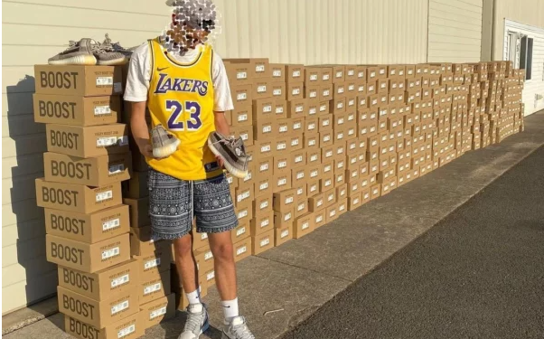 Топ-менеджер Nike уволилась после статьи о том, что её сын зарабатывал на перепродаже кроссовок за счет инсайдерской информации