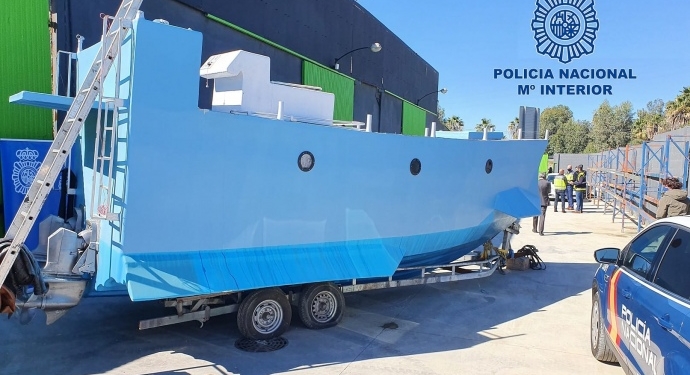 В Испании во время спецоперации обнаружили подводную лодку для перевозки наркотиков (ВИДЕО)