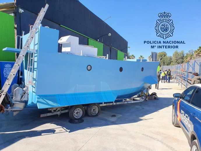 В Испании во время спецоперации обнаружили подводную лодку для перевозки наркотиков (ВИДЕО)