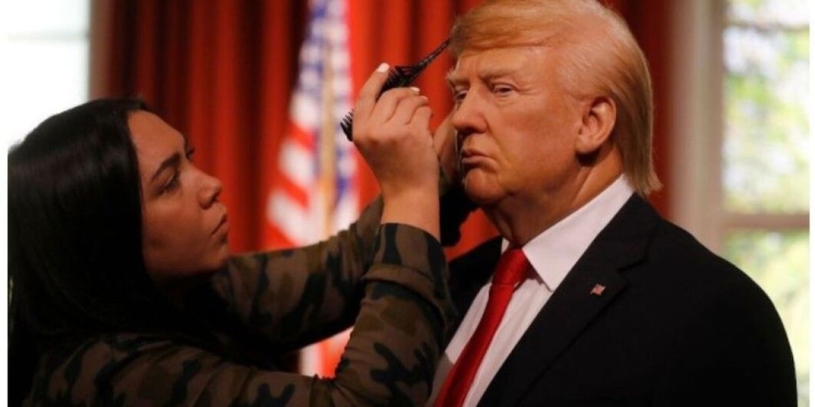 Сильно били. Из музея восковых фигур в Техасе пришлось убрать статую Трампа