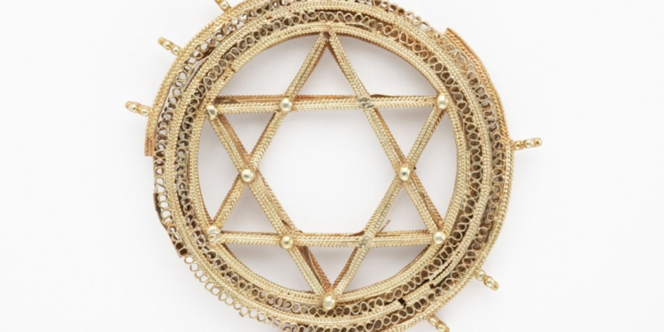 В Испании у «черных археологов» полиция изъяла клад с ювелирными украшениями XI века (ФОТО)