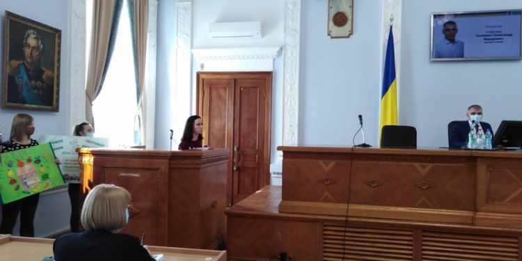 Жаркий вопрос по детскому питанию: мэр Николаева не дал слова депутату Чайке и объявил перерыв в сессии (ВИДЕО)