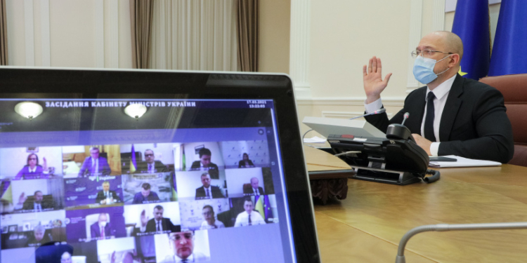 У местных органов власти есть возможность самостоятельно усиливать карантинные ограничения – Шмыгаль