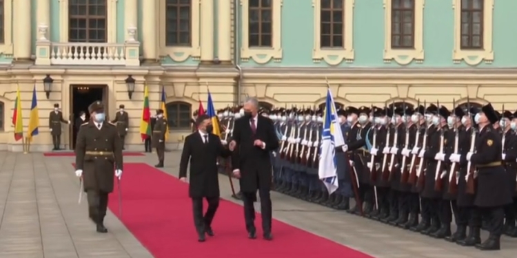 Начался визит президента Литвы в Украину (ВИДЕО)