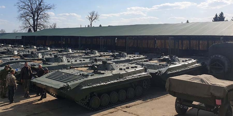 Конфискованные у польской компании БМП украинской армии передают с задержкой в 4 месяца