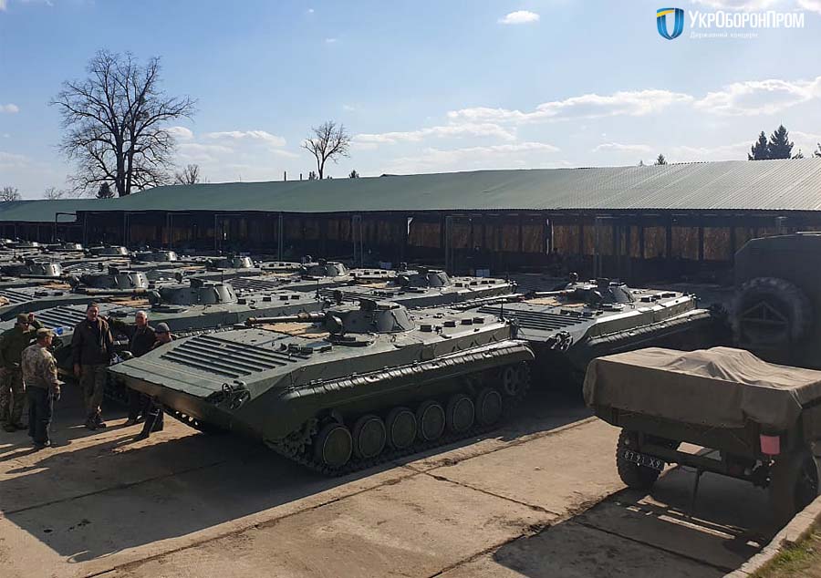Конфискованные у польской компании БМП украинской армии передают с задержкой в 4 месяца 1