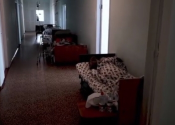 Люди лежат даже в коридорах: мэр Николаева показал ситуацию в больницах, где лечат больных COVID-19 (ВИДЕО)