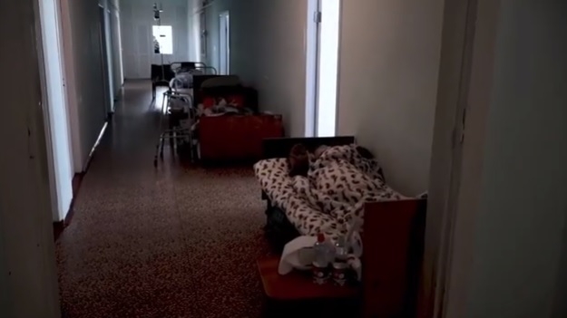 Люди лежат даже в коридорах: мэр Николаева показал ситуацию в больницах, где лечат больных COVID-19 (ВИДЕО)