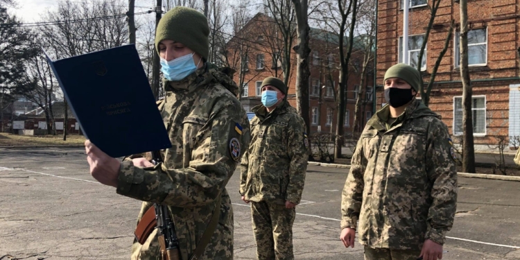 В Николаеве на верность украинскому народу присягнули матросы-«контрактники» (ФОТО)