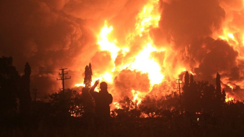 Пожар на нефтеперерабатывающем заводе в Индонезии: известно о 20 пострадавших (ФОТО) 3