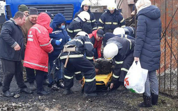 Взрыв котла в школе в Николаевской области: спасатели достали из-под завалов 26-летнего мужчину (ФОТО)